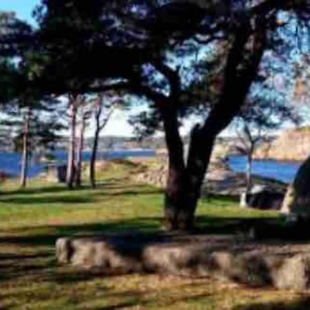 Idyllisk Lite Anneks Med Enestaende Uteplass Larvik Exteriör bild