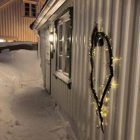 Idyllisk Lite Anneks Med Enestaende Uteplass Larvik Exteriör bild