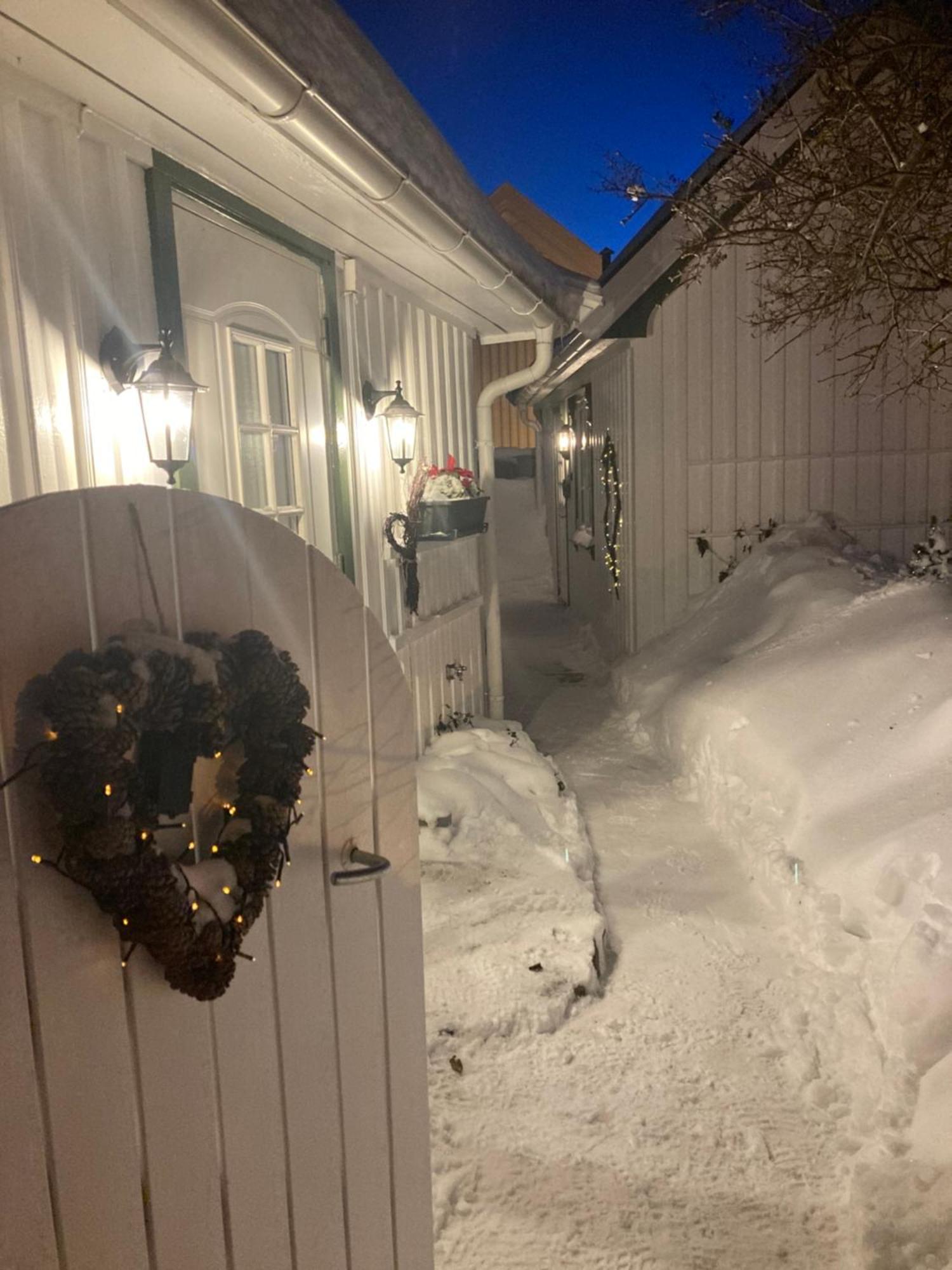 Idyllisk Lite Anneks Med Enestaende Uteplass Larvik Exteriör bild